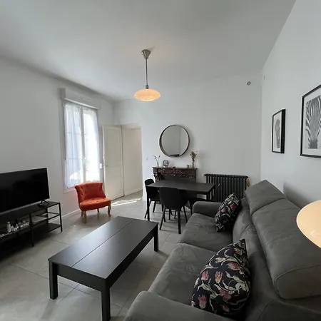 Townhouse In Le Mans Near City Center Сasa de vacaciones Le Mans